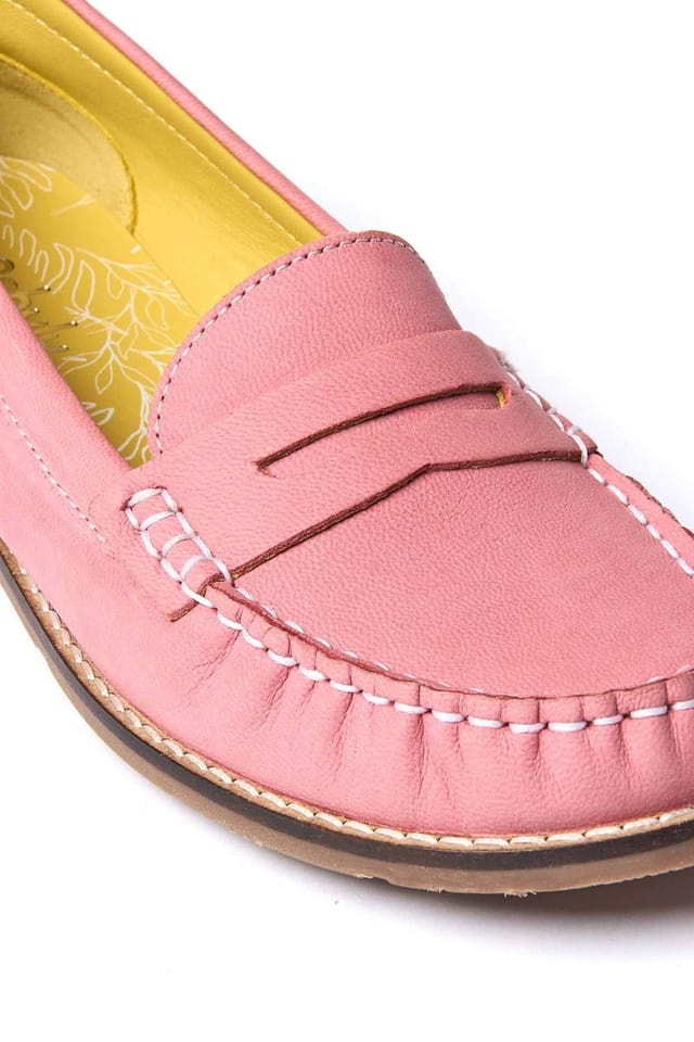 Moshulu Moshulu Women's 'Petrel Nubuck' Classic Nubuck Penny Loafers in Raspberry - 3