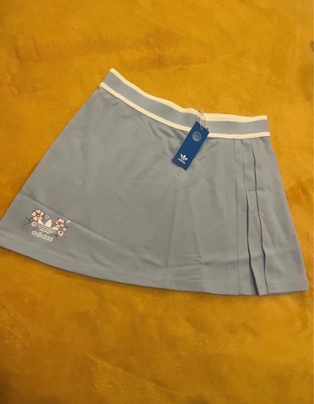 adidas Originals Cute Adidas Originals pleated skirt in blue - floral logo