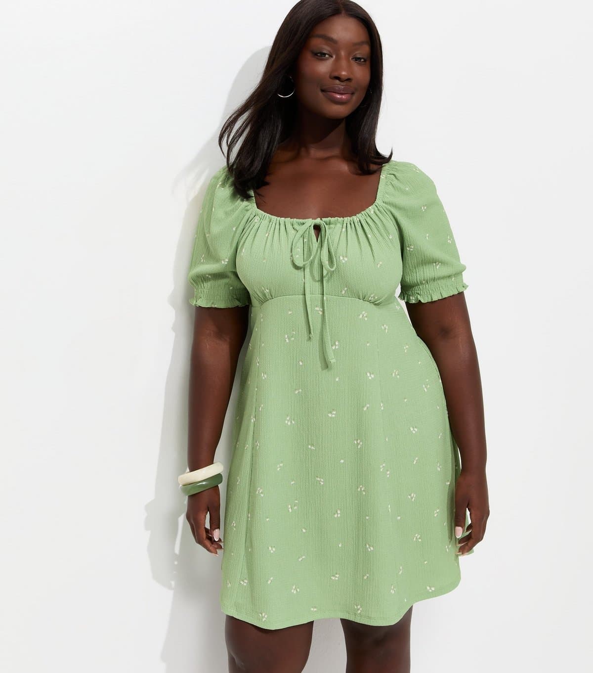 New Look Women's Plus Size Green Ditsy Pattern Milkmaid Crinkle Texture Mini Dress Curves New Look