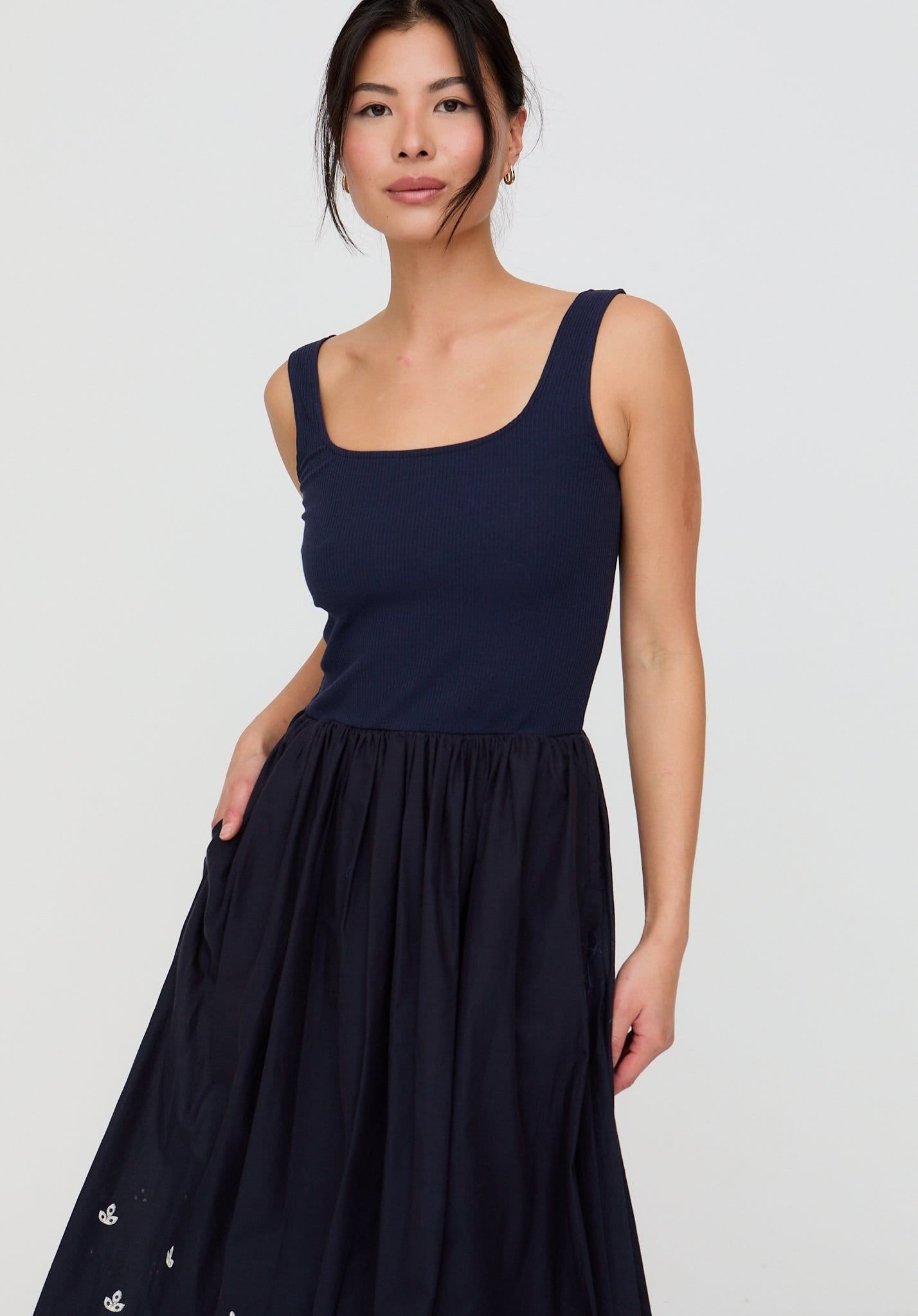 Lily and Lionel Lily and Lionel Women's Cora Sleeveless Jersey Bodice Embroidered Midi Dress In Navy - 4