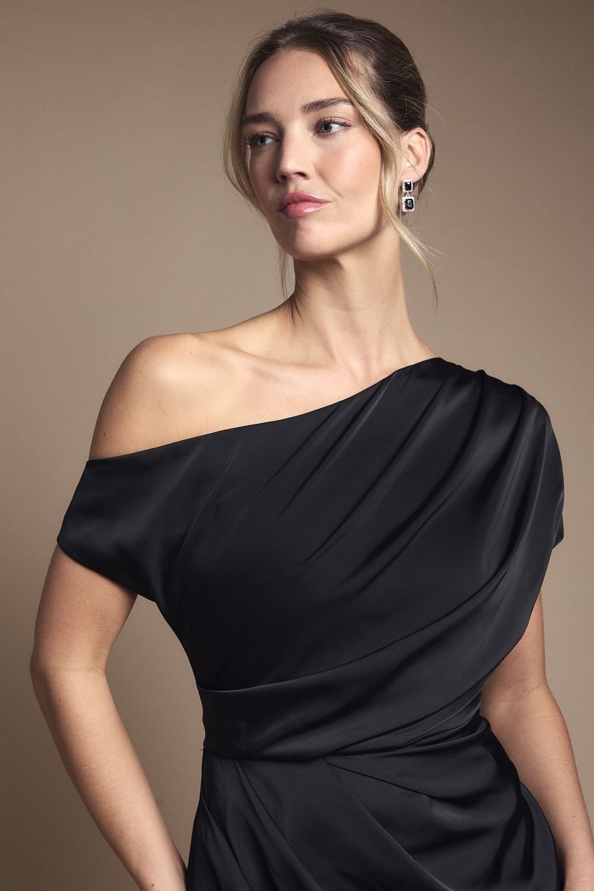 Coast Coast Women's Satin Ruched Detail Off-The Shoulder Maxi Bridesmaid Dress in Black - 4