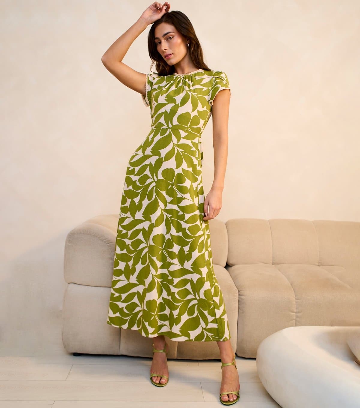 Gini London Women's Light Green Elasticated Waist Maxi Dress Gini London New Look