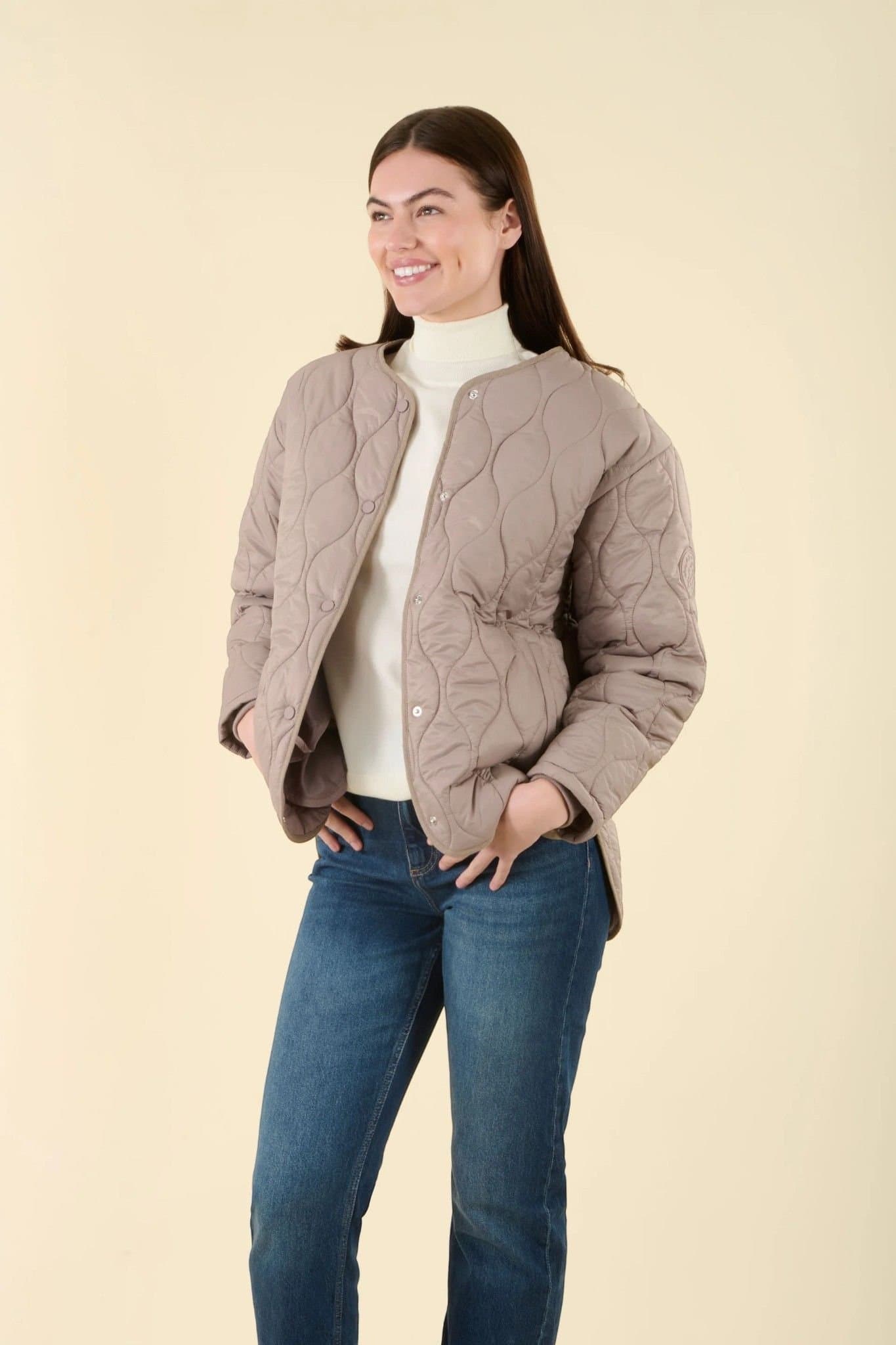 D2C D2C Women's Ursula Quilted Jacket in Taupe