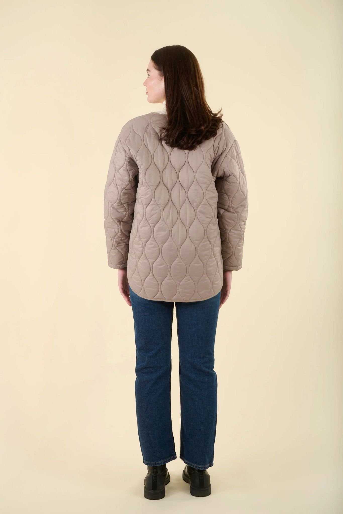 D2C D2C Women's Ursula Quilted Jacket in Taupe - 3