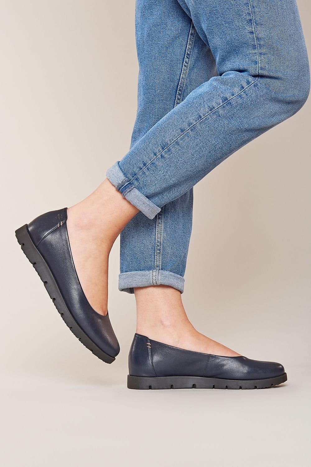 Moshulu Moshulu Women's 'Jin' Leather Flat Slip On Shoes in Indigo - 1