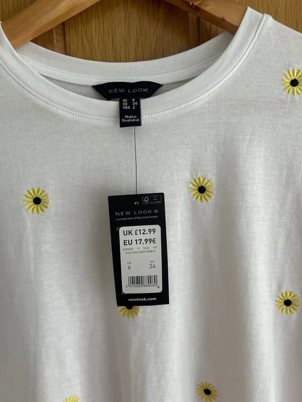 New Look New Look Women’s Daisy 🌼 T-Shirt. New with Tags. Size 6.