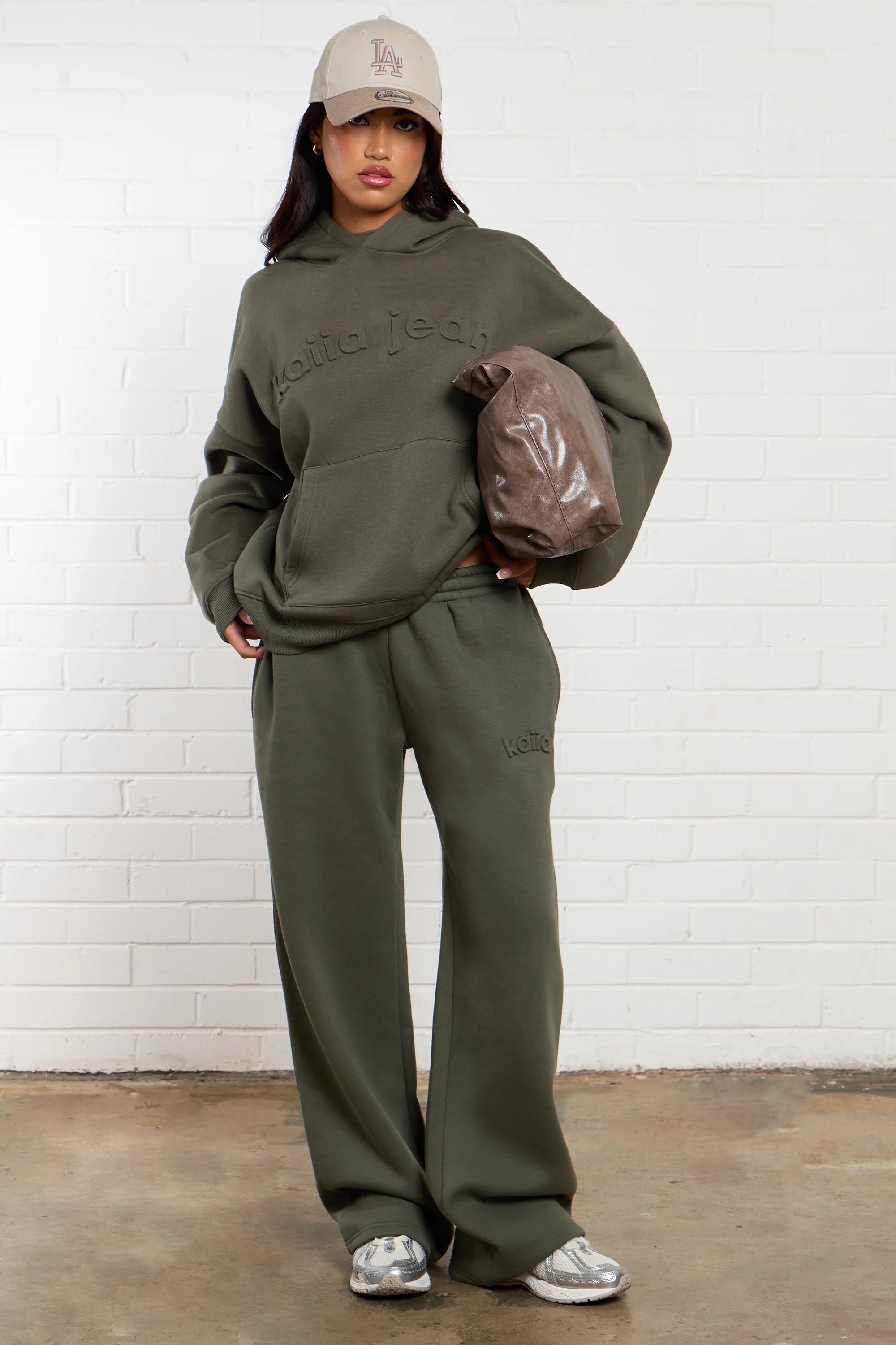 Kaiia Kaiia Jeans Embossed Wide Leg Joggers Smoke Olive - 2