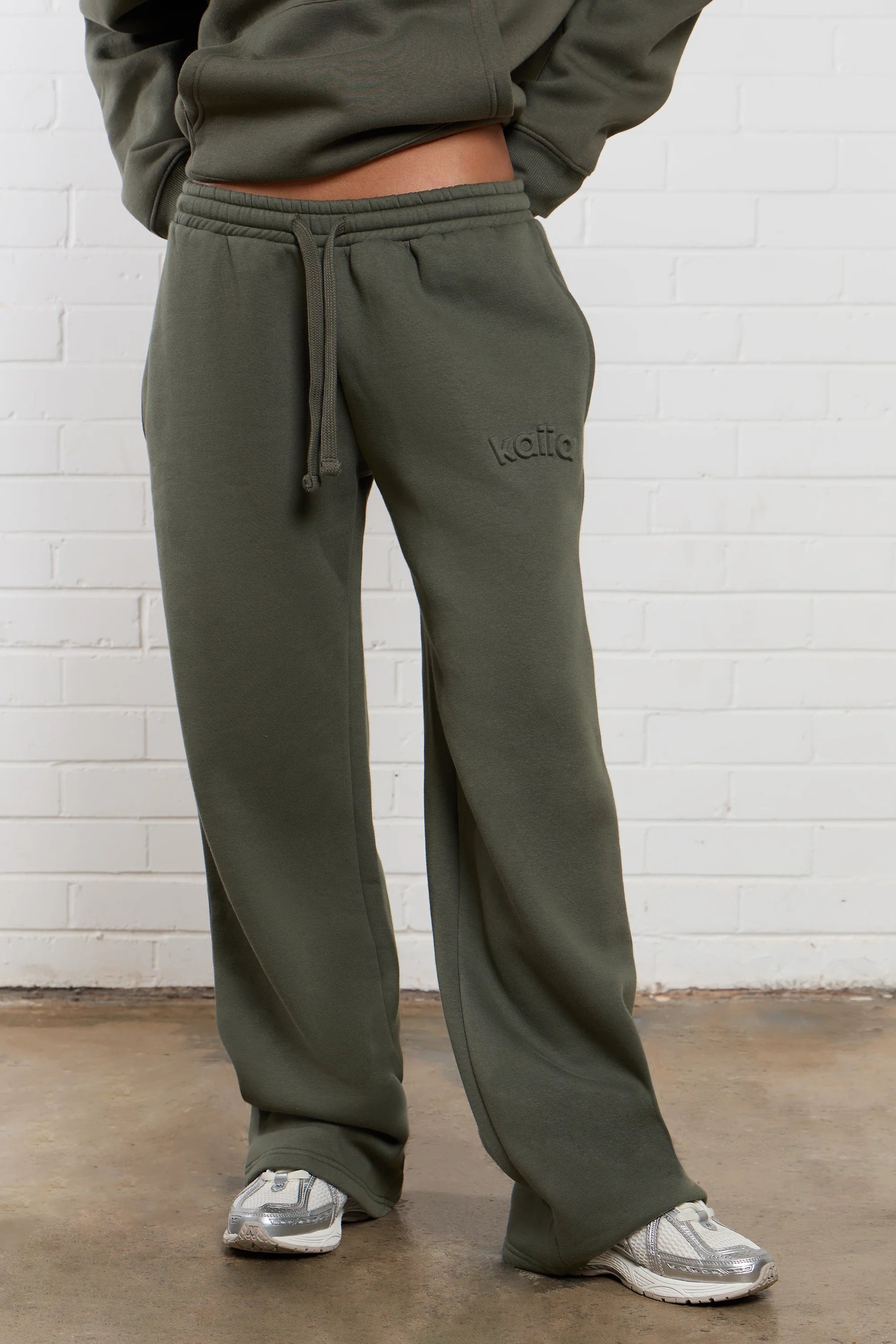 Kaiia Kaiia Jeans Embossed Wide Leg Joggers Smoke Olive - 3