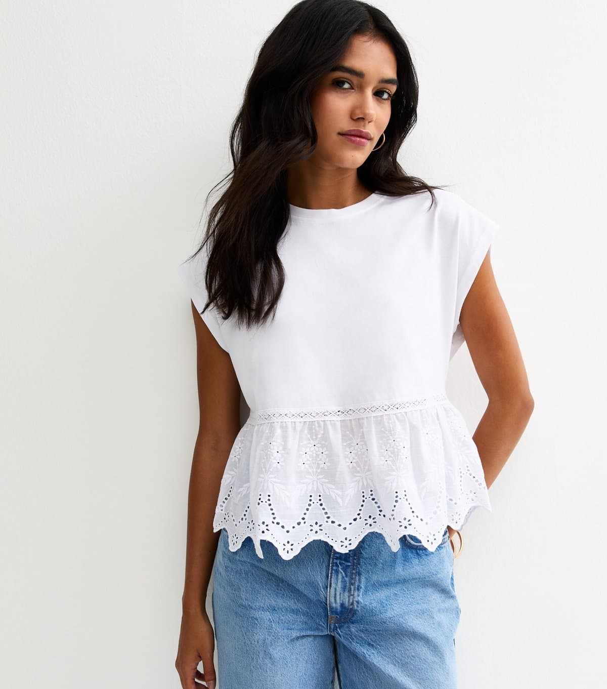 New Look Women's White Broderie Anglaise Hem T-Shirt New Look