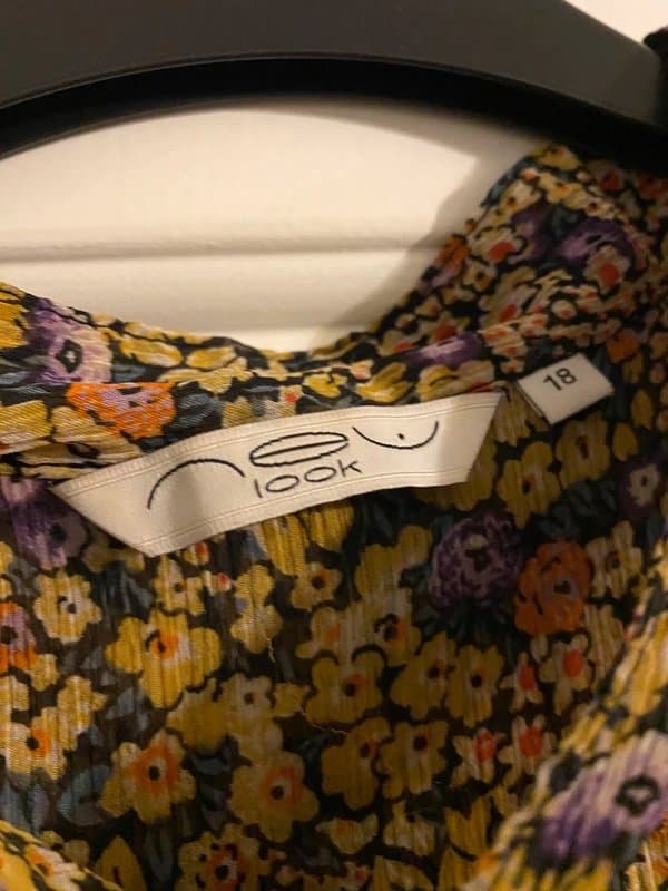 New Look Women’s floral tie neck blouse top size 18