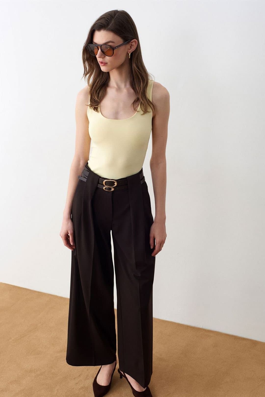 Dilvin Dilvin Women's High-Waist Wide-Leg Pleated Trousers in Dark Brown