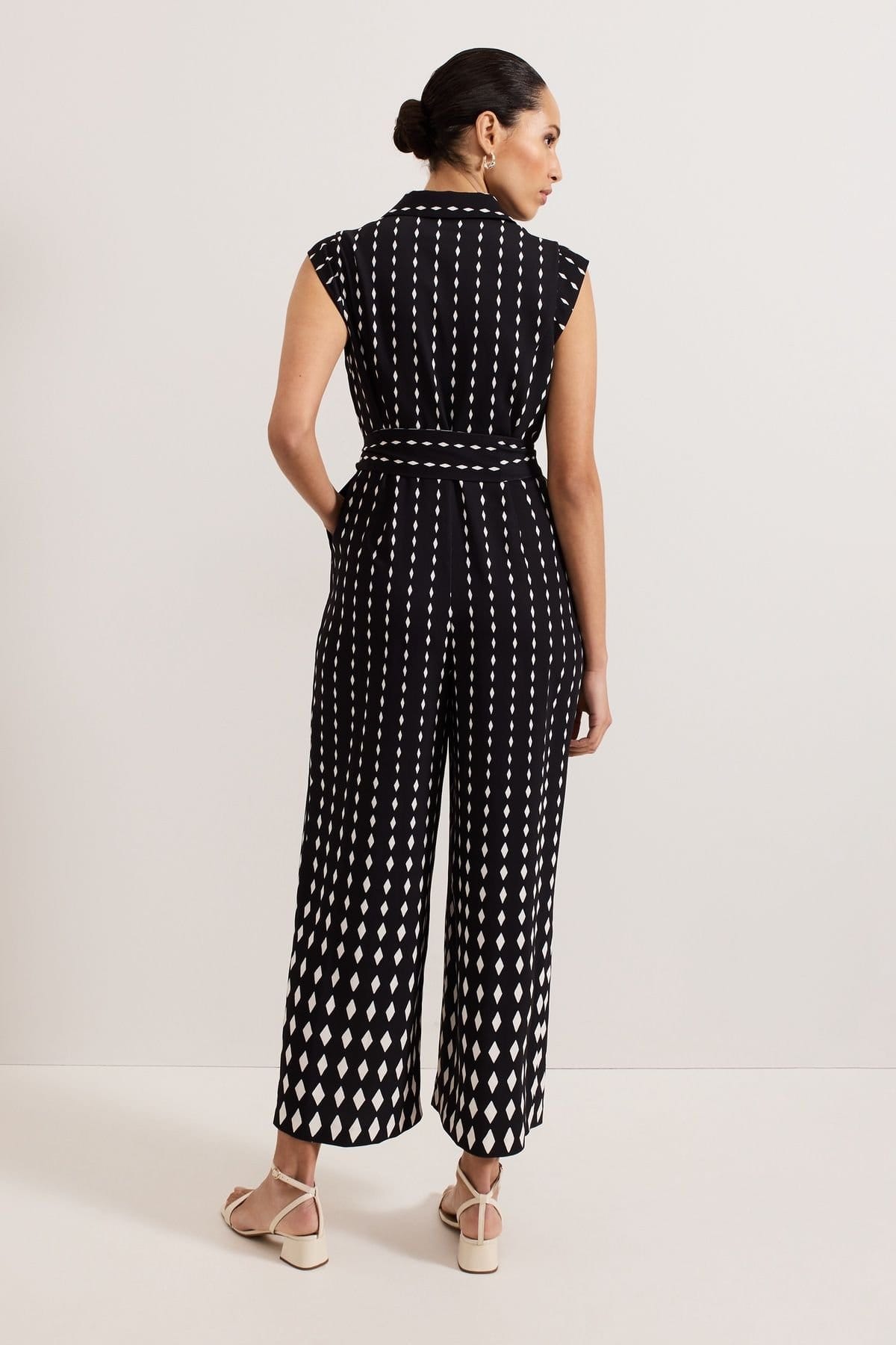 Phase Eight Phase Eight Women's Delina Wide-Leg Cropped Jumpsuit in Black - 4