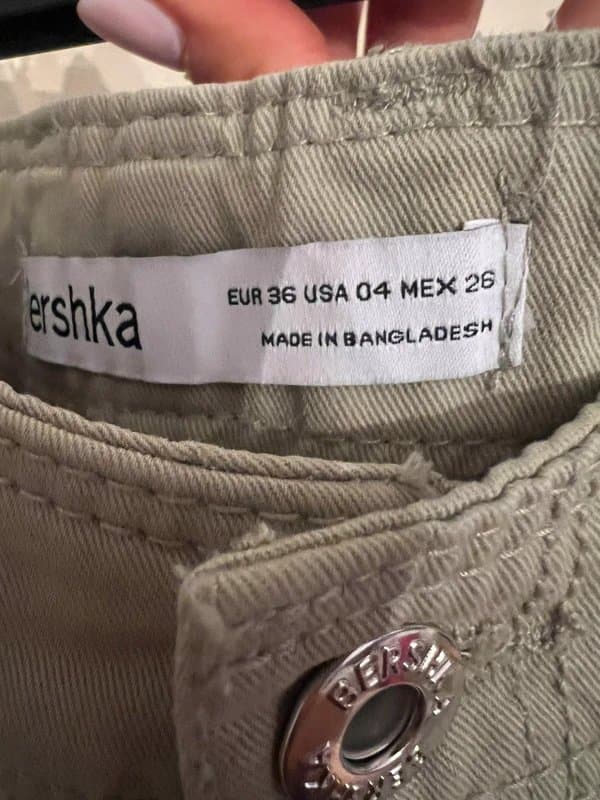 Bershka Bershka cargo pants in sage green - size 8