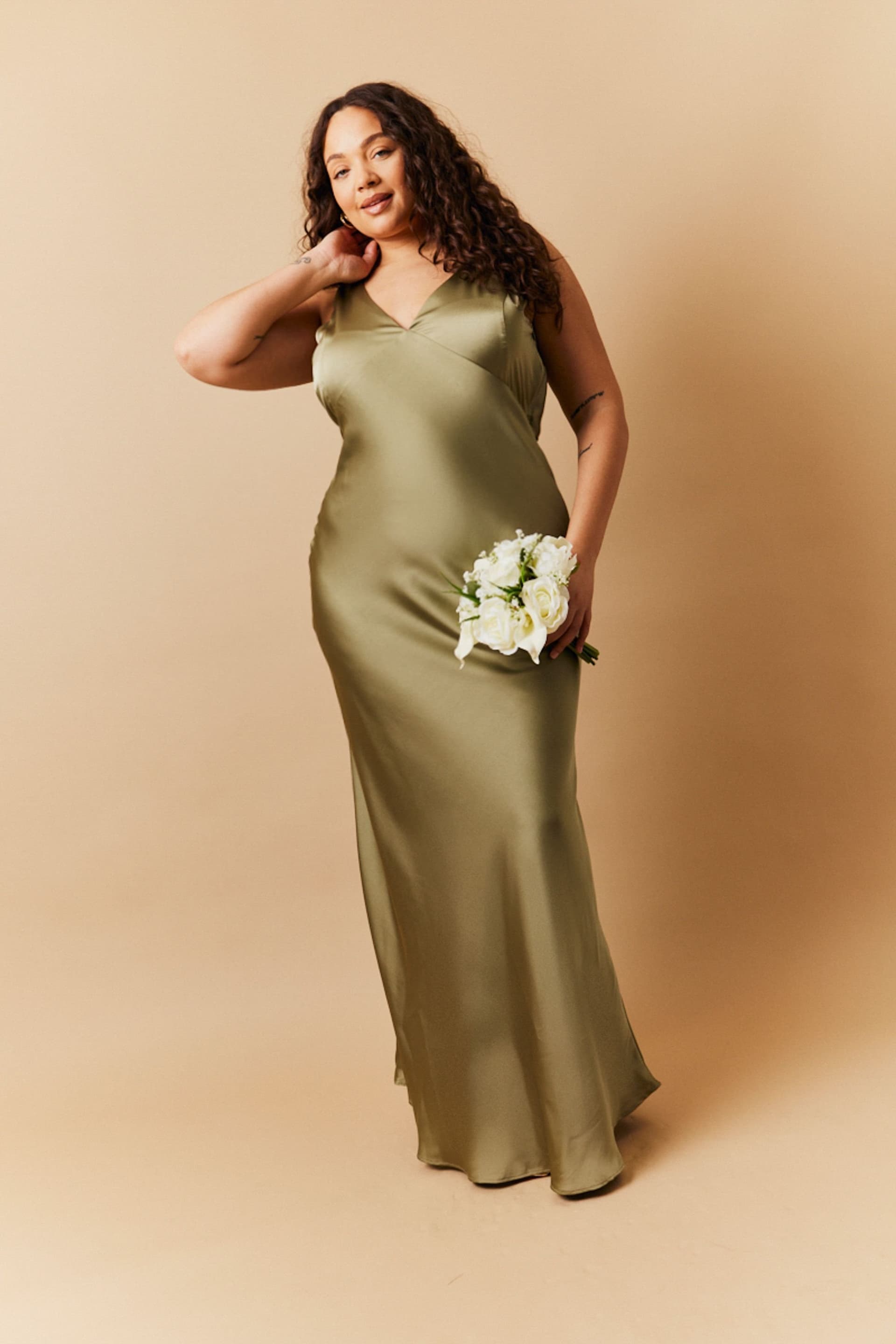 In The Style In The Style Women's Satin Twist Back Maxi Dress in Green