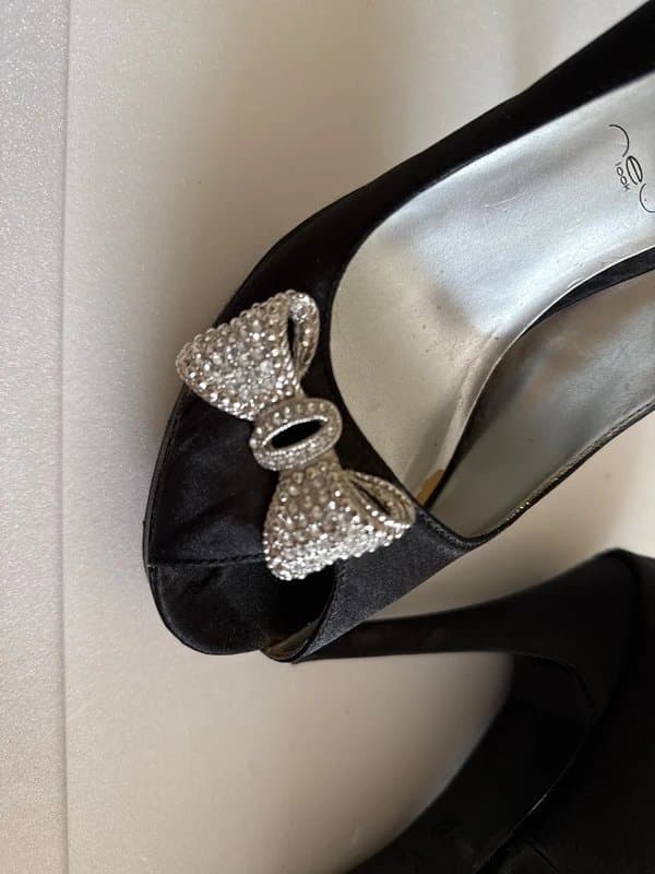 New Look Black satin feel high heel shoes. New look. Size 6
