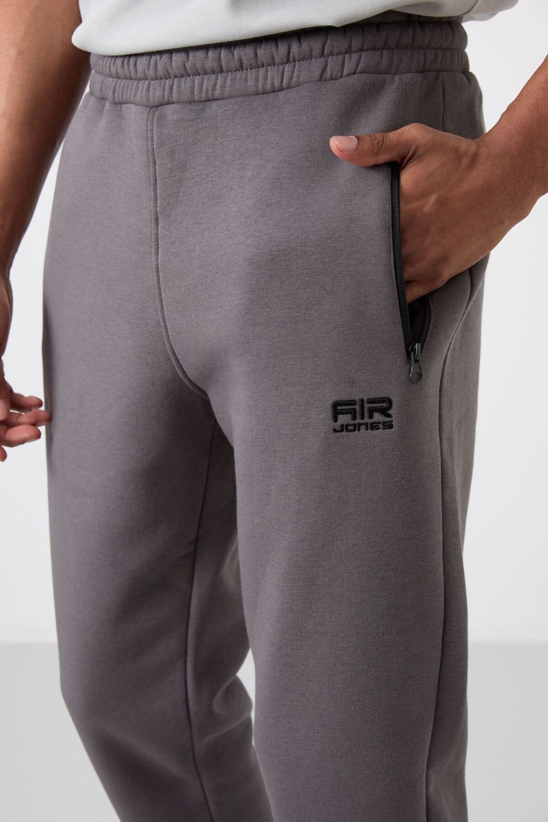 Tommy Life Tommy Life Men's Jogger Sweatpants in Charcoal - 4
