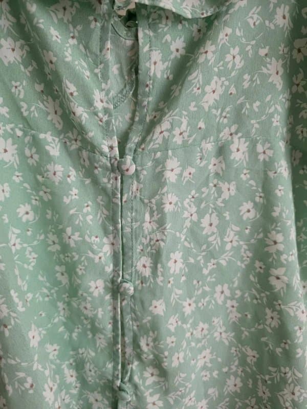 River Island Beautiful light green daisy print river island blouse