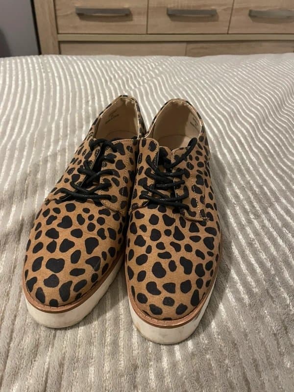 New Look Women’s Leopard print laced up platform shoes /trainers