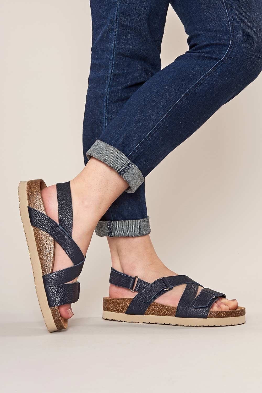 Moshulu Moshulu Women's 'Towan' Leather Strap Cork Sandals in Indigo