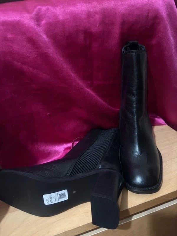 ASOS 100% Leather boots - uk 6