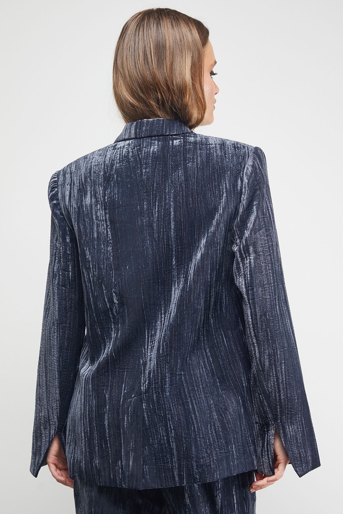 Warehouse Warehouse Women's Oversized Crushed Velvet Blazer Co-ord in Dark Grey - 3