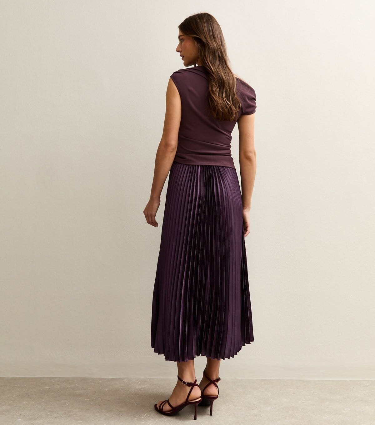 New Look Women's Dark Burgundy Satin Pleated Midi Skirt New Look - 4