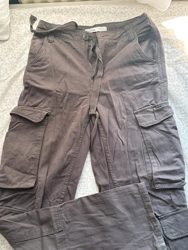 Bershka Bershka grey cargo pants