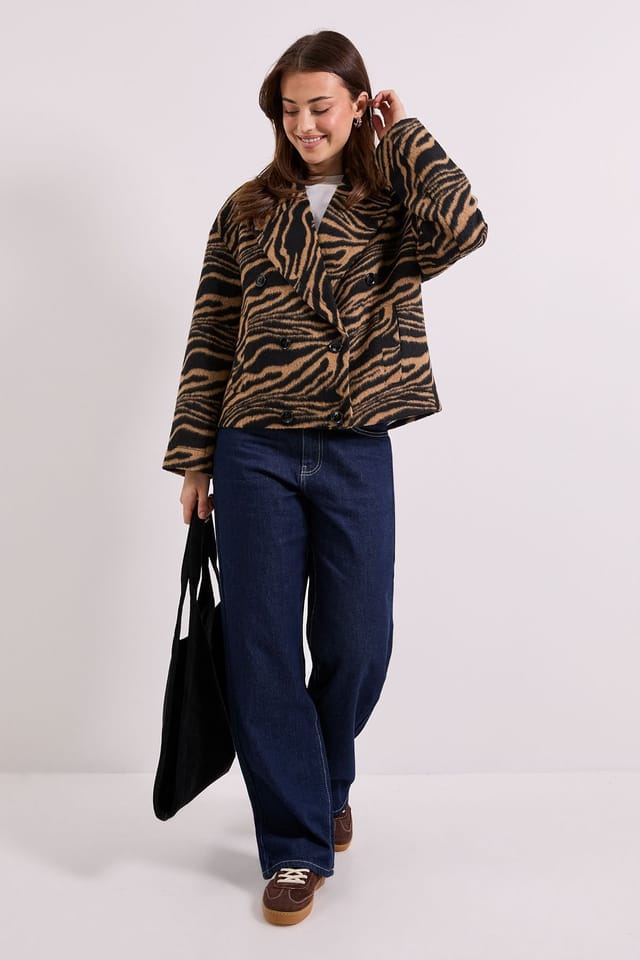 Dorothy Perkins Dorothy Perkins Women's Zebra Printed Boxy Short Coat in Brown - 2