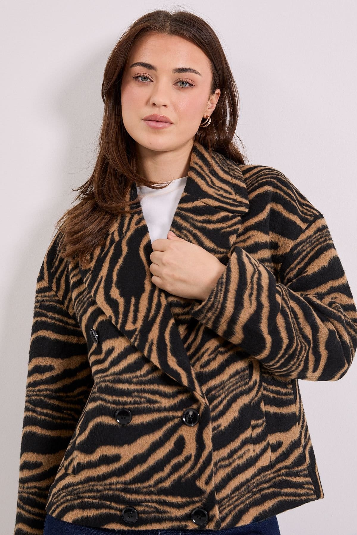 Dorothy Perkins Dorothy Perkins Women's Zebra Printed Boxy Short Coat in Brown - 4