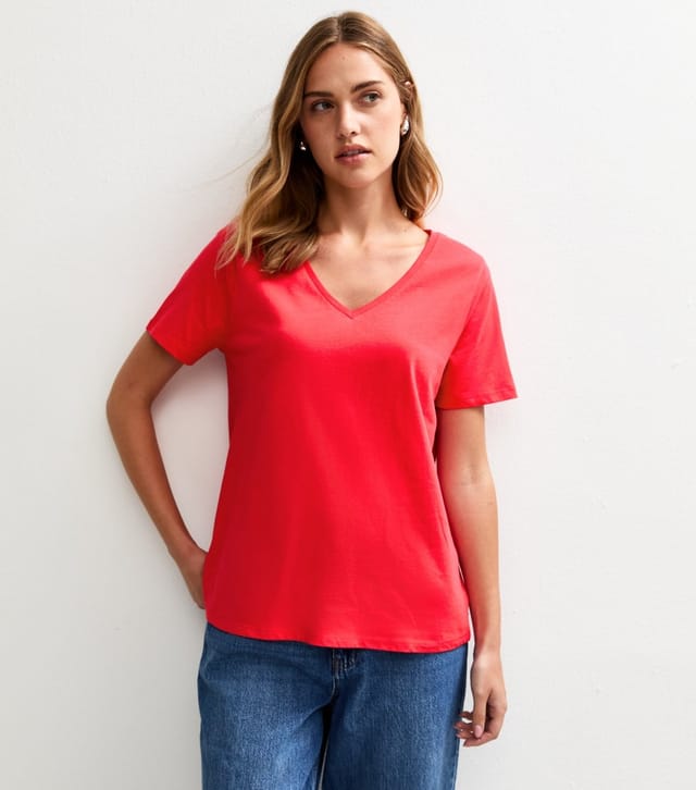 New Look Women's Bright Red Relaxed Fit V-Neck T-Shirt New Look - 2