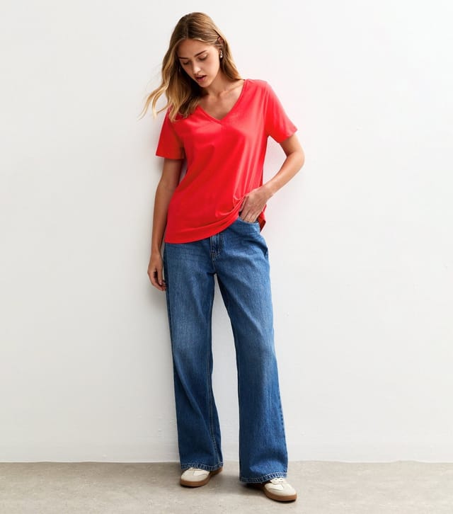 New Look Women's Bright Red Relaxed Fit V-Neck T-Shirt New Look - 3