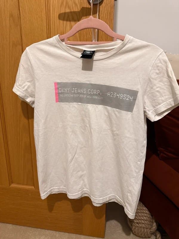 DKNY DKNY Jeans White Logo T-Shirt – Size M