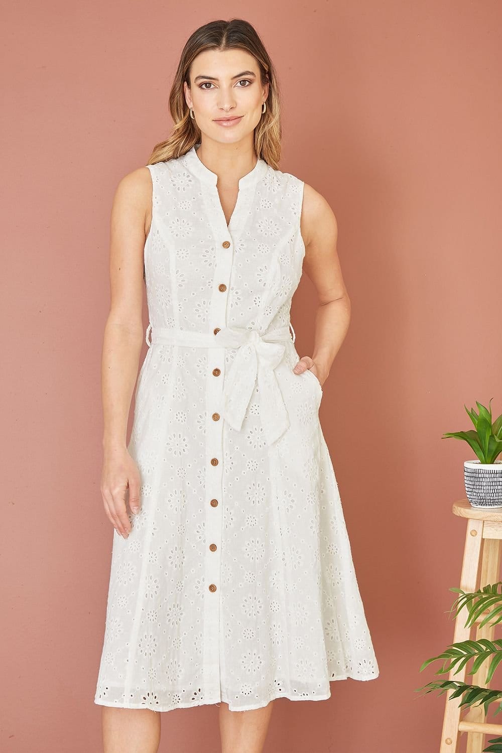 Yumi Yumi Women's White Flower Broderie Anglaise Cotton Shirt Dress - 4