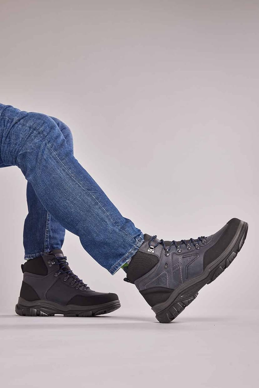 Moshulu Moshulu Men's 'Backstops' Water-Resistant Leather Boots in Navy - 1