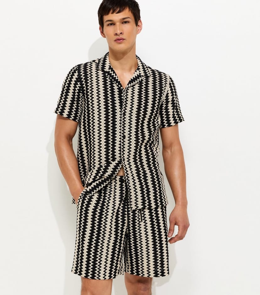 New Look Men's Black Regular Zig Zag Shorts New Look - 1