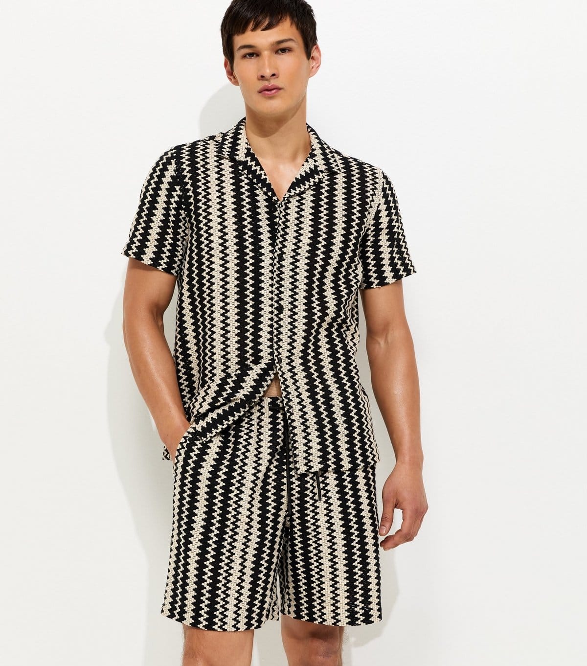 Men's Black Regular Zig Zag Shorts New Look