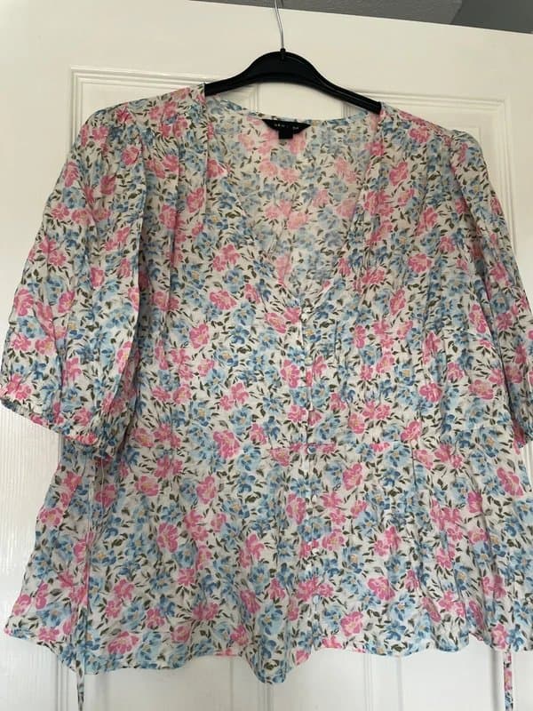New Look New Look pastel floral top size 20