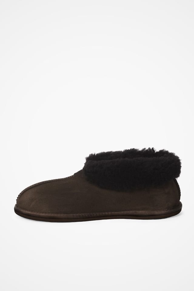 Celtic & Co Celtic & Co Men's British Shearling Bootee Slippers in Dark Brown - 3
