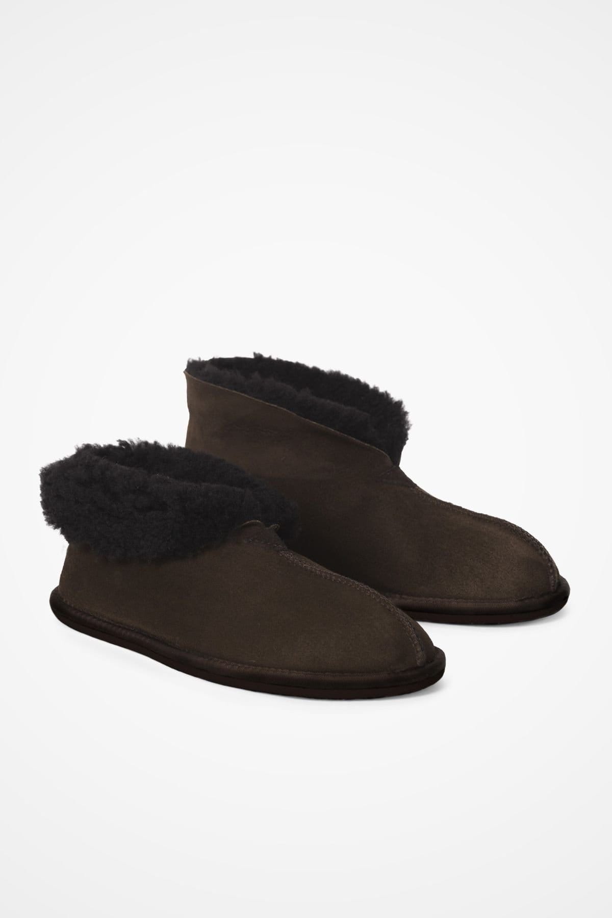 Celtic & Co Celtic & Co Men's British Shearling Bootee Slippers in Dark Brown - 4