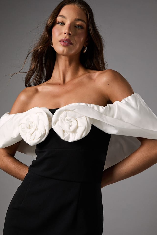 Coast Coast Women's Bardot Rose Detail Maxi Dress in Mono - 2