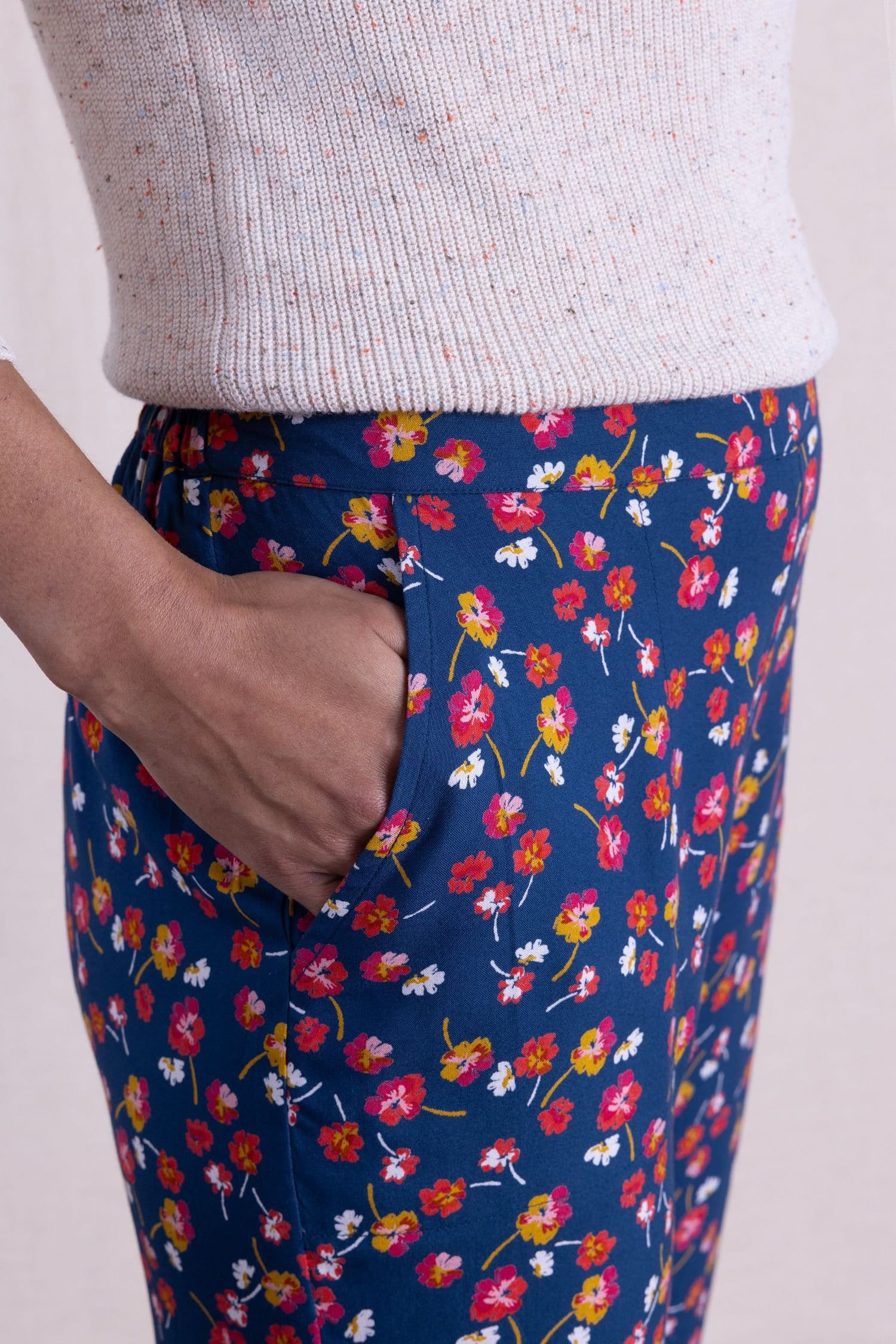 Nomads Clothing Nomads Clothing Women's Women Printed Cropped Trousers in Blue - 4