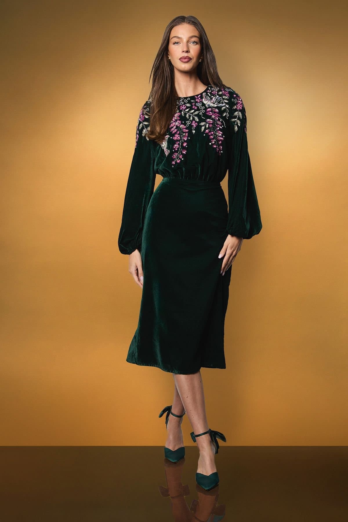 Coast Coast Women's Encrusted Floral Long Sleeve Velvet Midi Dress in Emerald