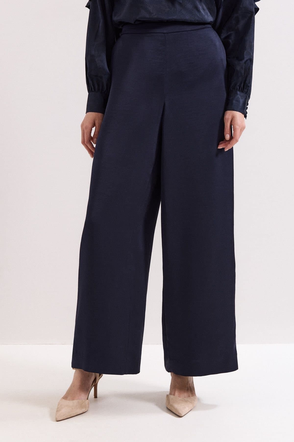 Phase Eight Phase Eight Women's Beccy Satin Trouser in Dark Navy