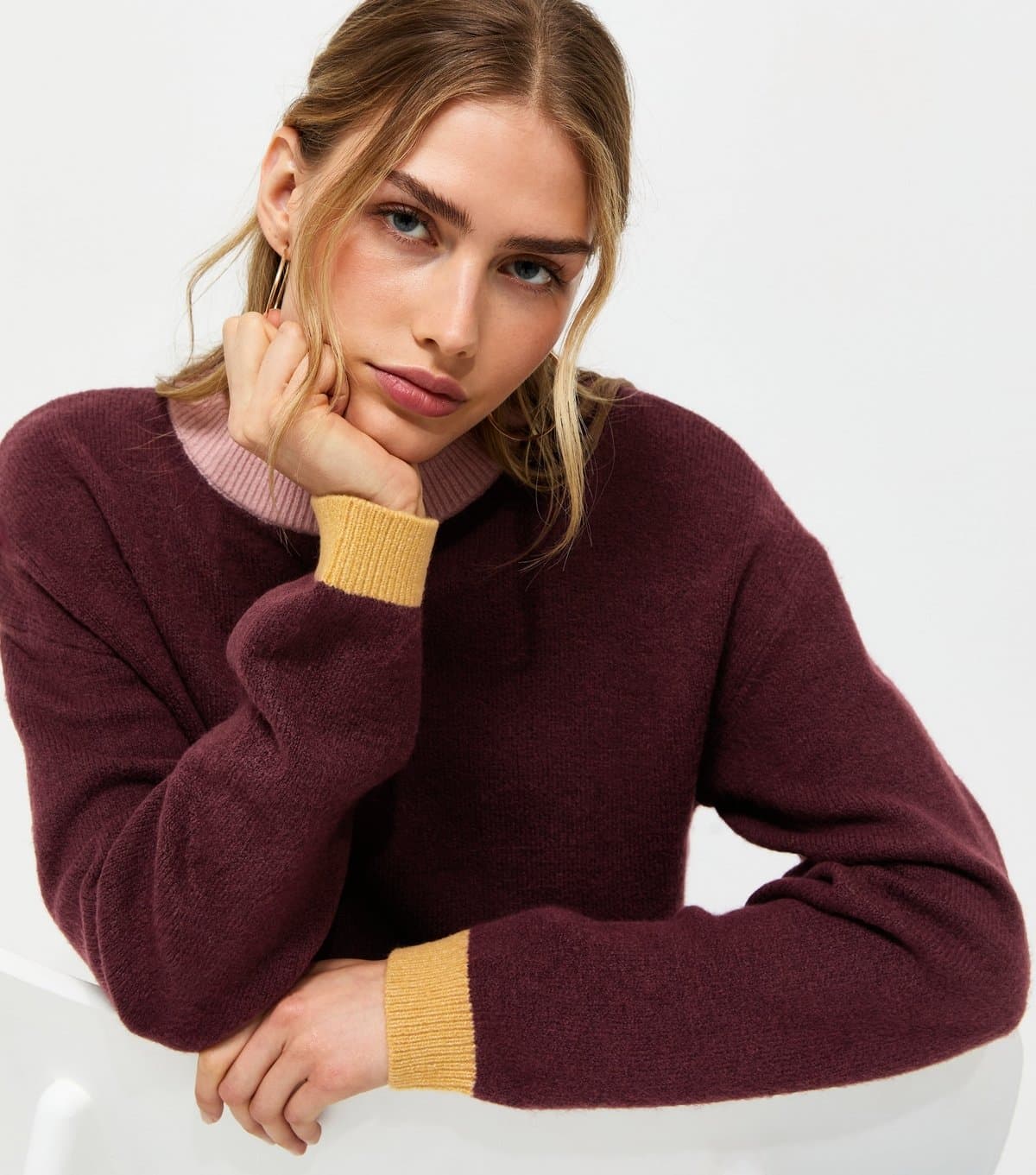 New Look Women's Red Midweight Knit Colour Block Crew Neck Jumper New Look