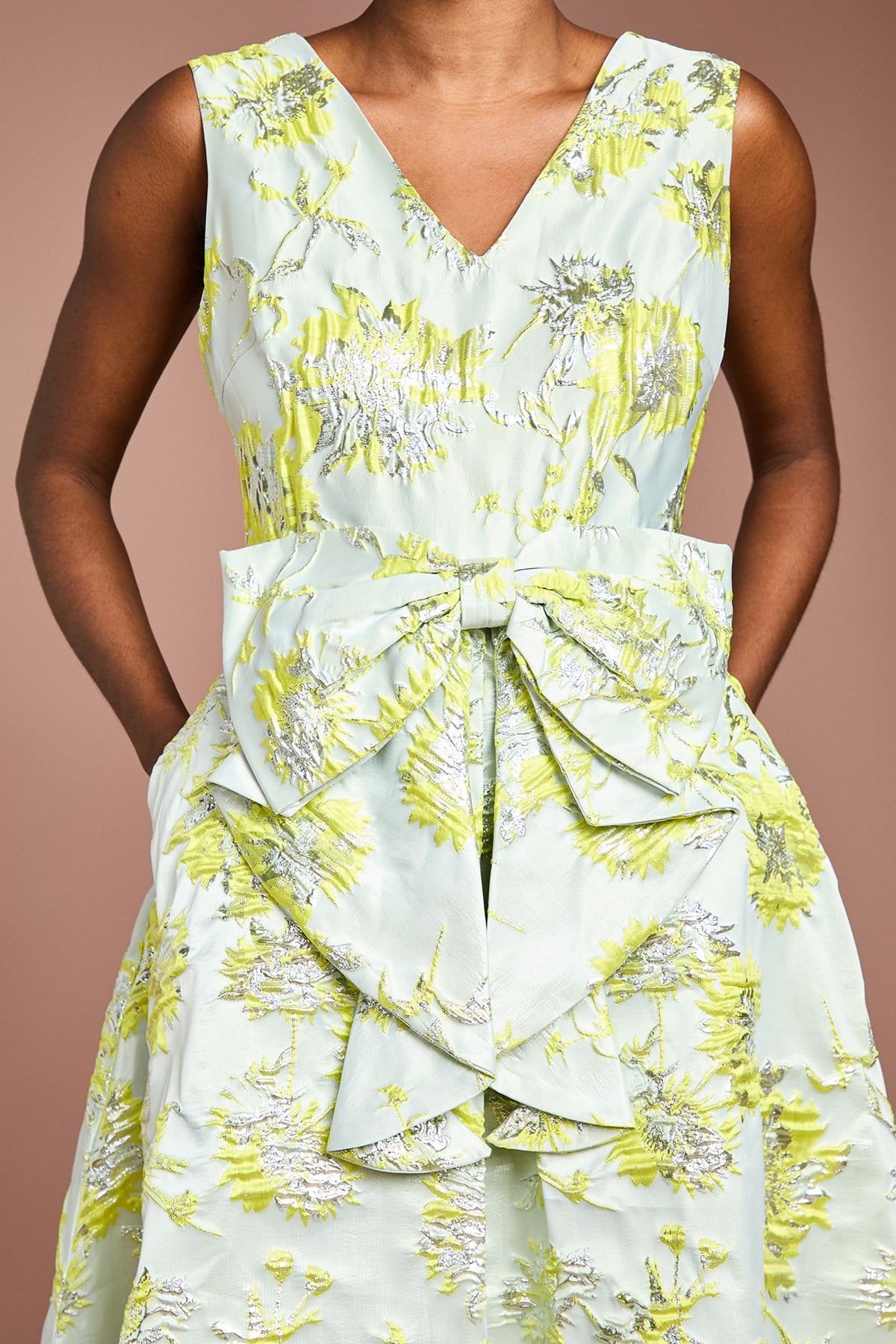 Coast Coast Women's Bow Front Jacquard Midi Dress in Green - 4