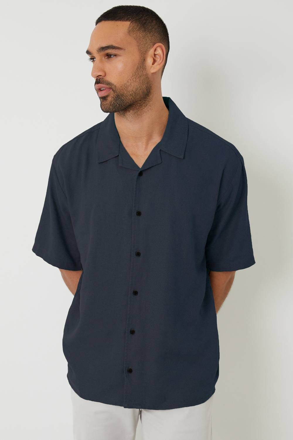 Threadbare Threadbare Men's 'Kylian' Linen Blend Revere Collar Short Sleeve Shirt in Navy - 4