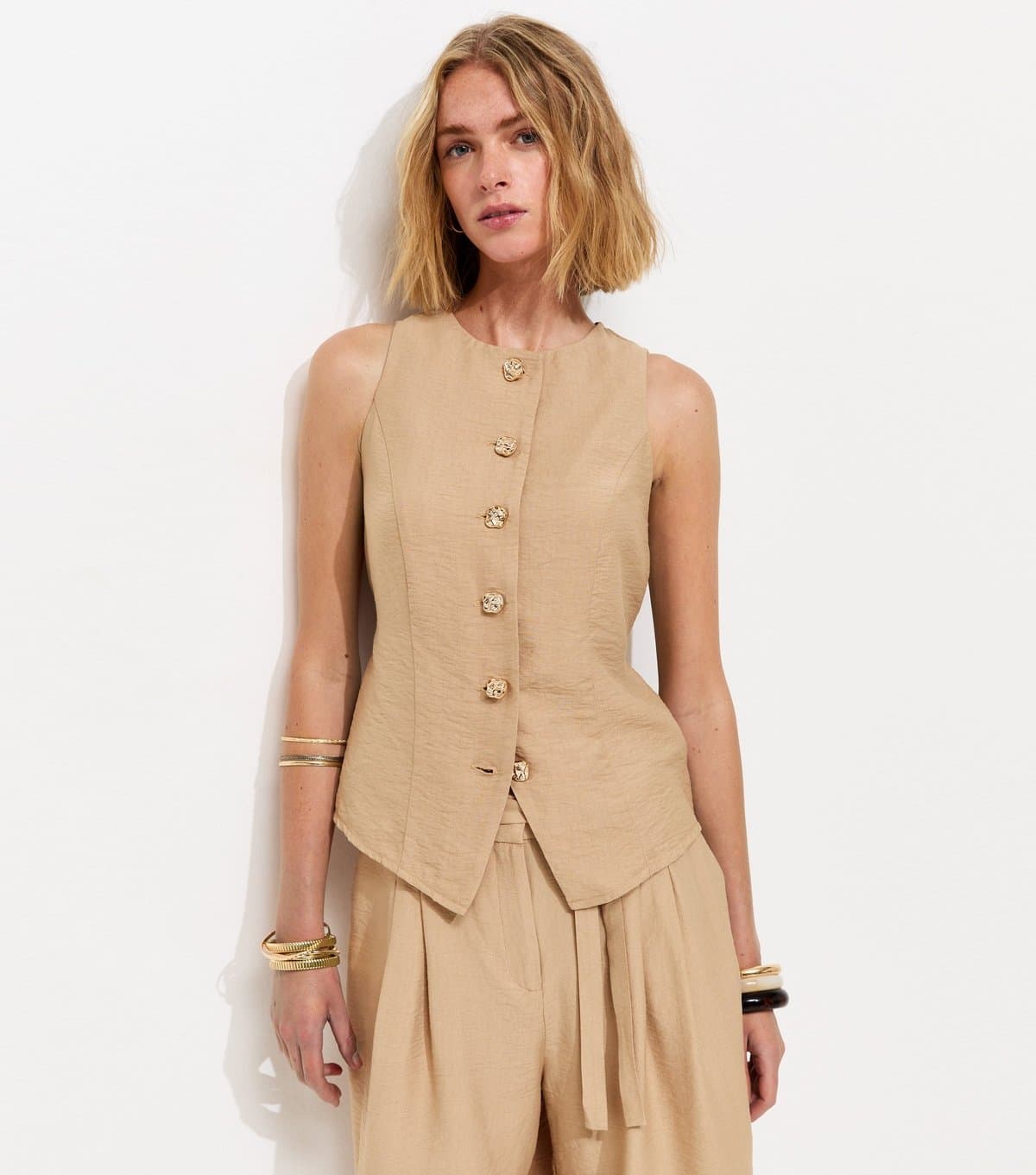 New Look Women's Camel Gold Tone Textured Buttons Waistcoat New Look
