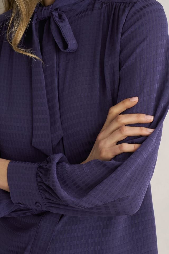 Hobbs London Hobbs London Women's Gabrielle Tie-Neck Blouse in Aubergine - 3