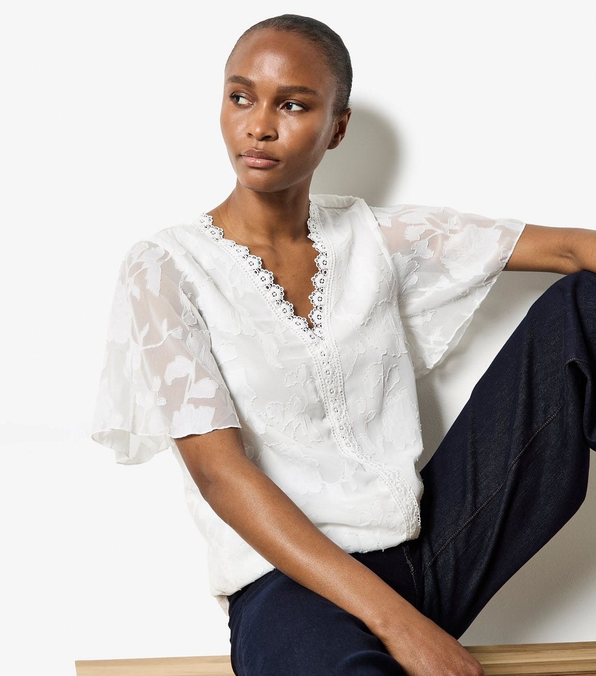 Apricot Women's White Floral Jacquard Top Apricot New Look - 4