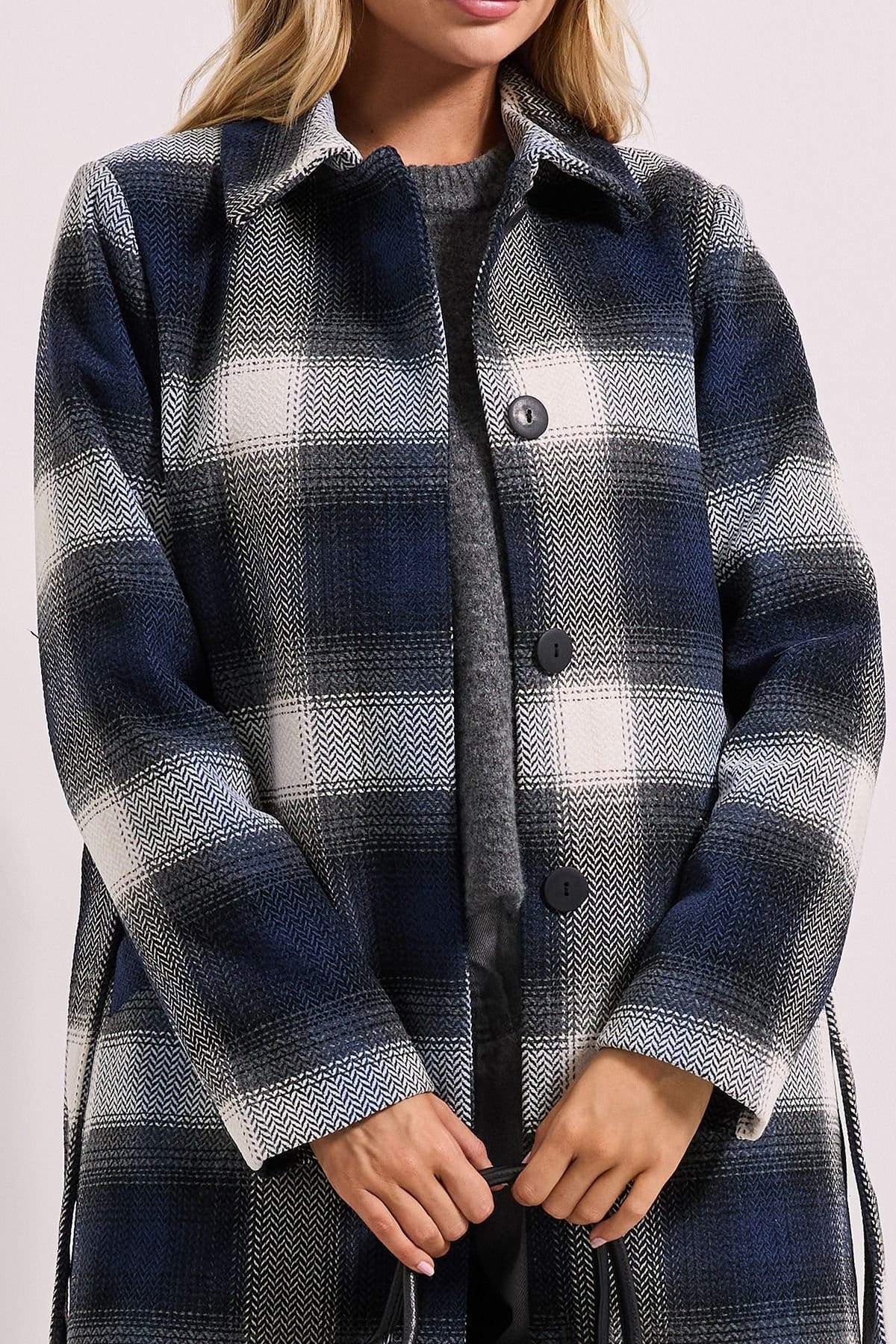 Dorothy Perkins Dorothy Perkins Women's Check Detail Fur Cuff Detail Belted Coat in Navy - 4